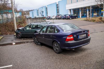 Stuttgart Hedelfingen: Frontalzusammenstoss zweier PKW